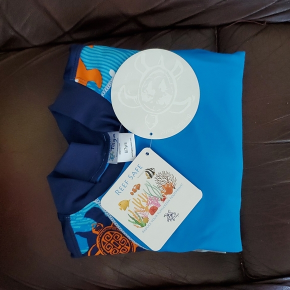 Boy 6/7 yr Rashguard - Picture 7 of 7